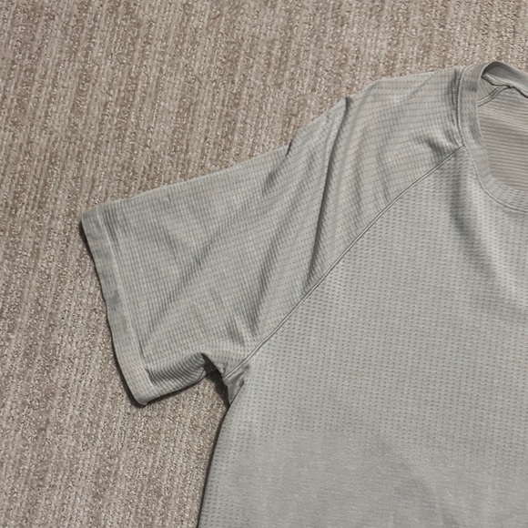 Lululemon Men's Size XL Tan Metal Vent Tech Short Sleeve Athletic Stretch Top - Picture 5 of 12